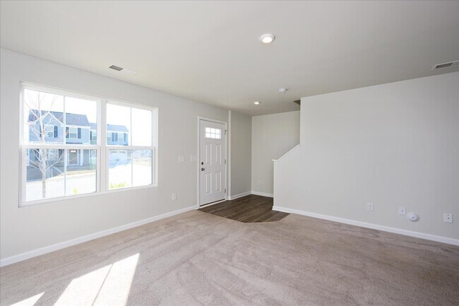 Building Photo - 105 Highcreek Dr