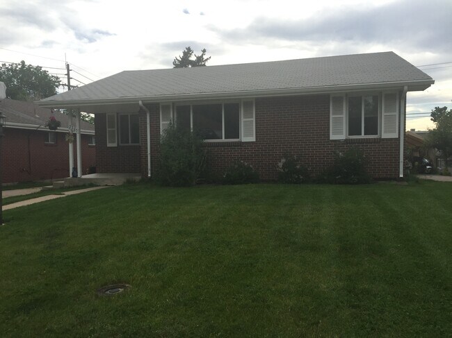 Primary Photo - 2285 S Birch St