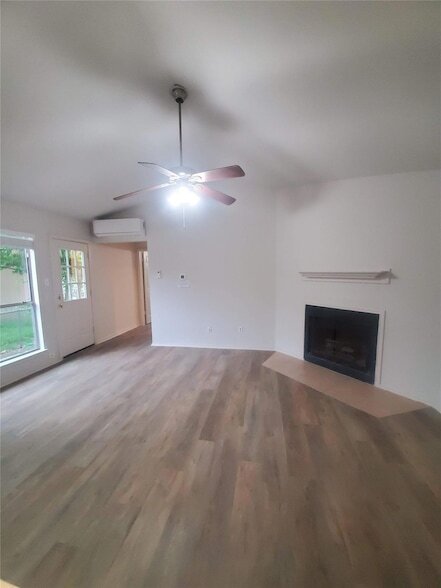 Building Photo - 6909 Hyland Cir