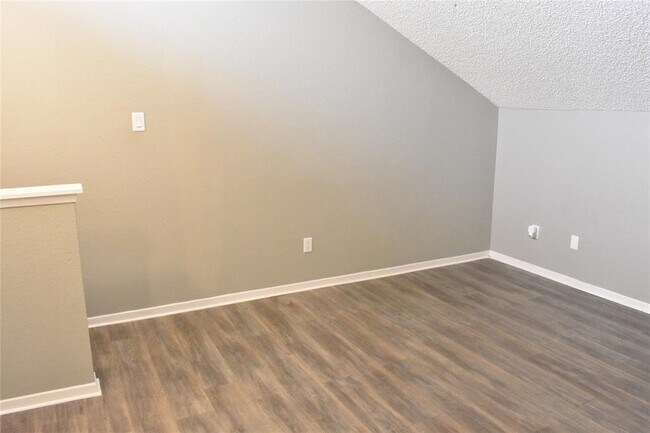 Building Photo - 12900 Walden Rd