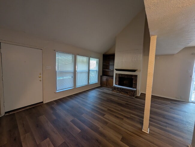 Building Photo - 131 N Cottonwood Dr