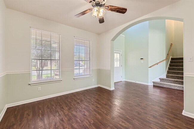 Building Photo - 105 Meadowlark Ln