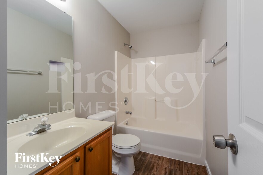 Building Photo - 310 Rustic Oaks Dr