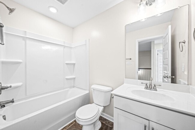 Building Photo - Dog Friendly Three Bedroom!