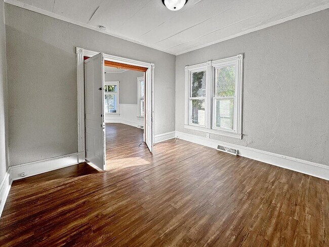 Building Photo - 368 Garfield Ave