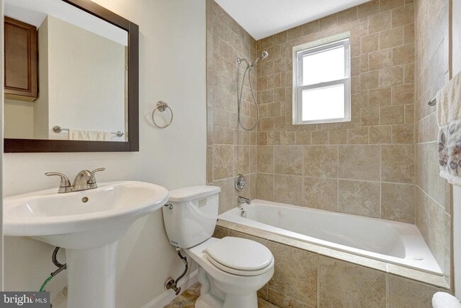 Building Photo - 6903 Fern Ln