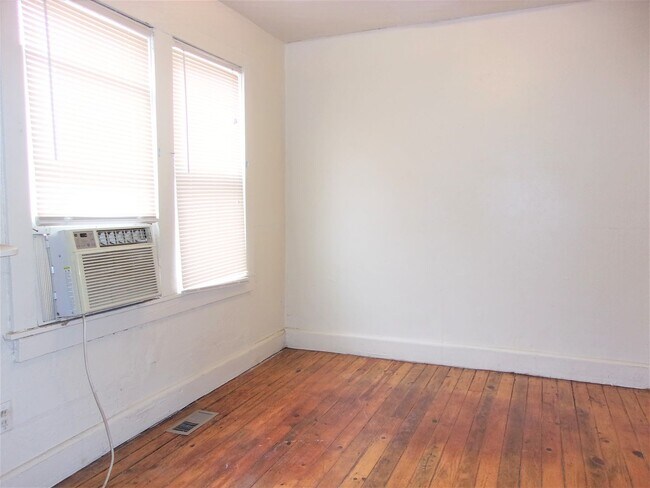 Building Photo - 523 SW 26th St