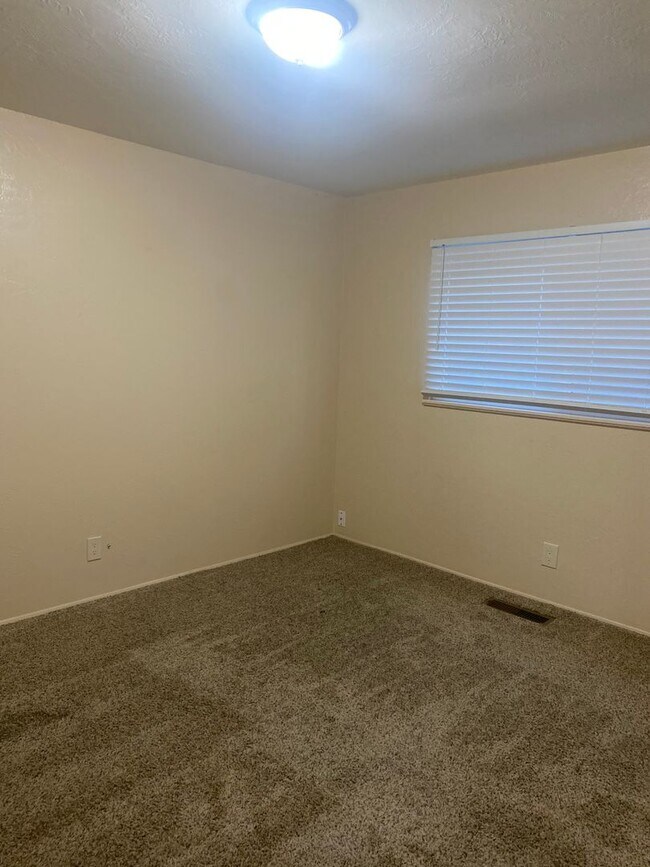Building Photo - Beautiful 3bd home in NE Heights