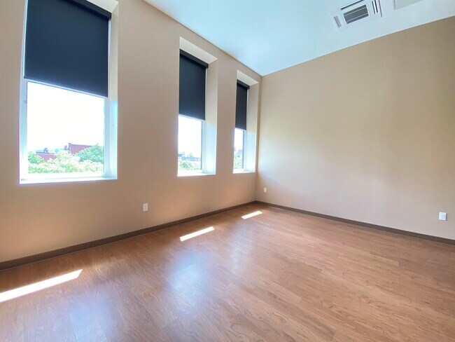 Building Photo - 83 Hanover St