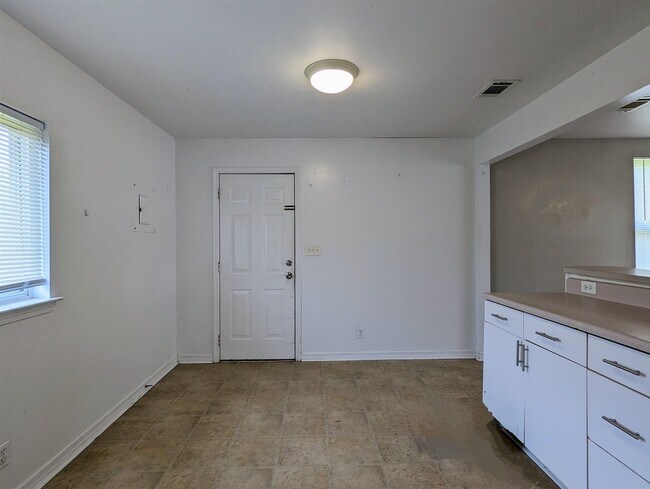 Building Photo - 2407 W Gonzalez St