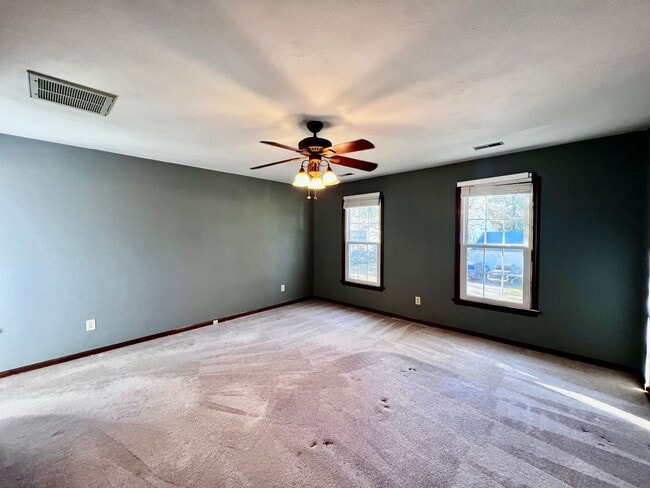 Building Photo - Welcome to this beautiful home in Salem La...