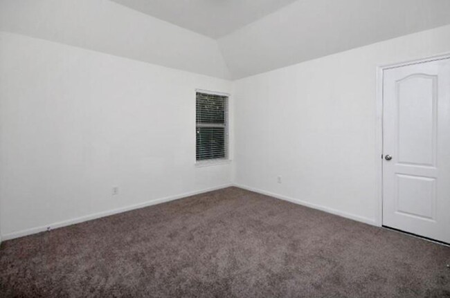 Building Photo - 2506 Forest Lake Trail