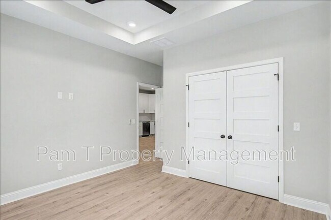 Building Photo - 1019 W 35th St