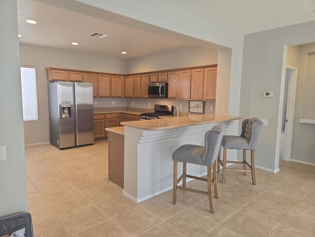 Building Photo - 3-bedroom, 2-bath home located in a cul-de-sac in desirable Anthem Highlands.