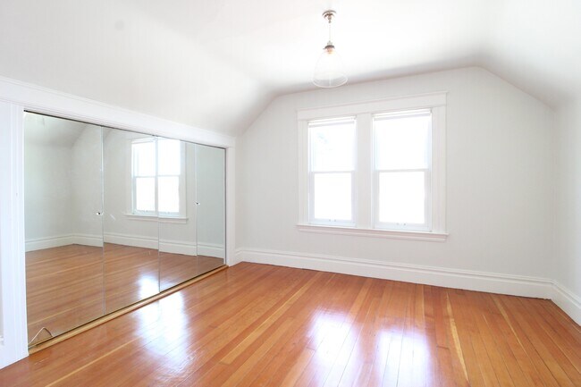 Building Photo - Noe Valley: Renovated Top Floor 2-Story Ap...