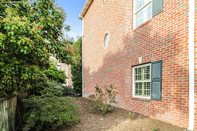 Building Photo - 3 bd/ 3.5 ba Home with Garage in Downtown Wilmington