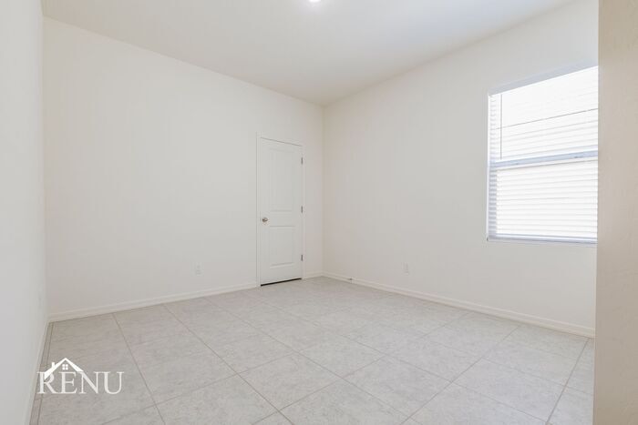 Building Photo - 35411 W San Capistrano Ave