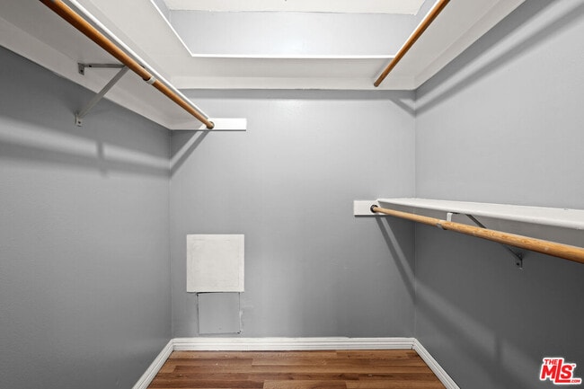 Building Photo - 12801 Moorpark St