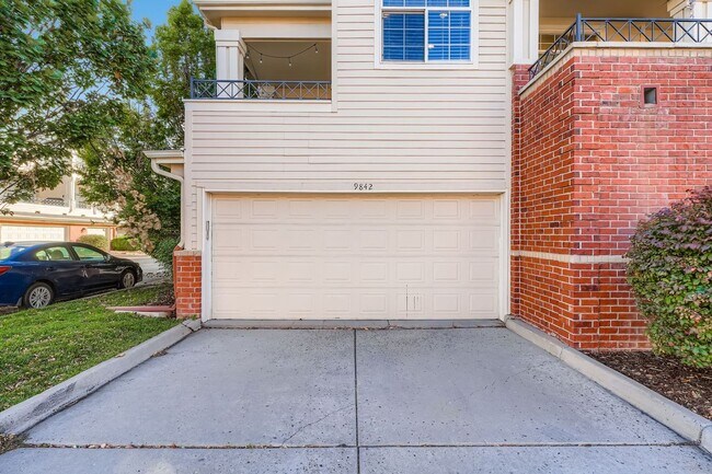 Building Photo - Spacious 3-Bedroom Townhome in Prime Denve...