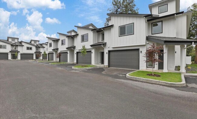 Building Photo - South Hill Townhomes