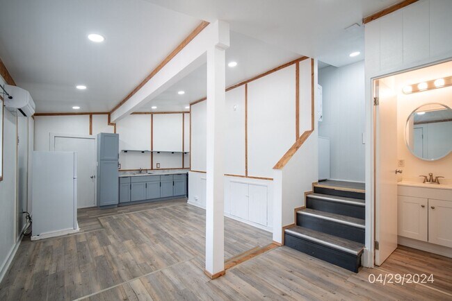 Building Photo - 1bd 1ba with Parking - Dogs negotiable $2350 94-1167 Kahuahale St