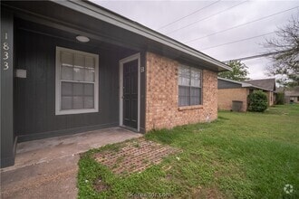 Building Photo - 1833 Wilde Oak Cir