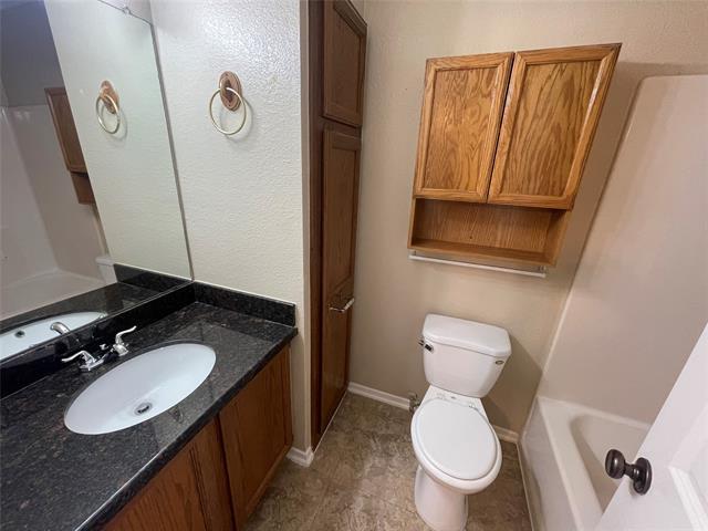 Building Photo - 821 Loganwood Dr