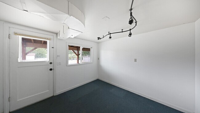 Building Photo - 1753 SE 6th Ave