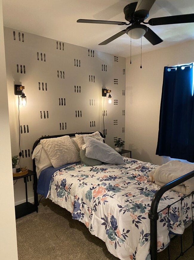 Building Photo - Townhouse for Rent - Thames Ct. 4 Bedroom 3 1/2 baths