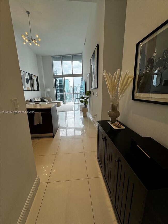 Building Photo - 475 Brickell Ave