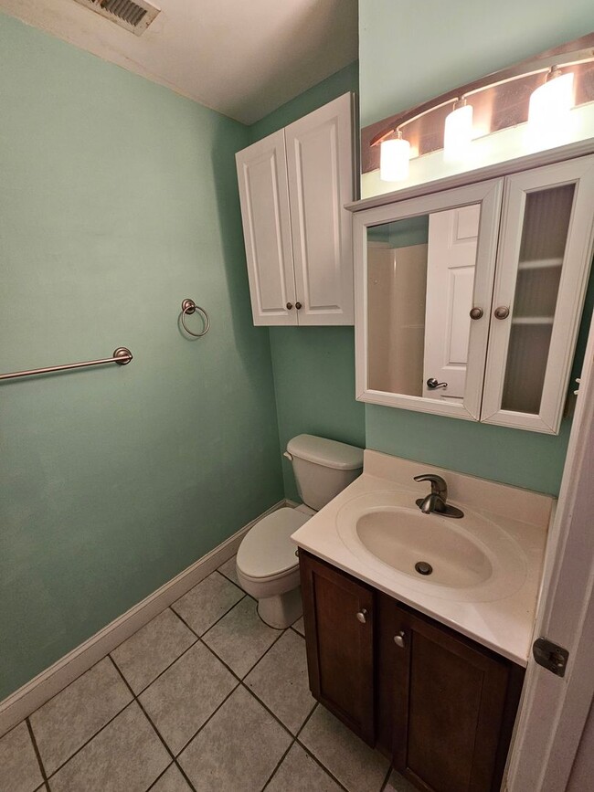 Building Photo - Church Hill - 1BR/1BA Condominium - All El...