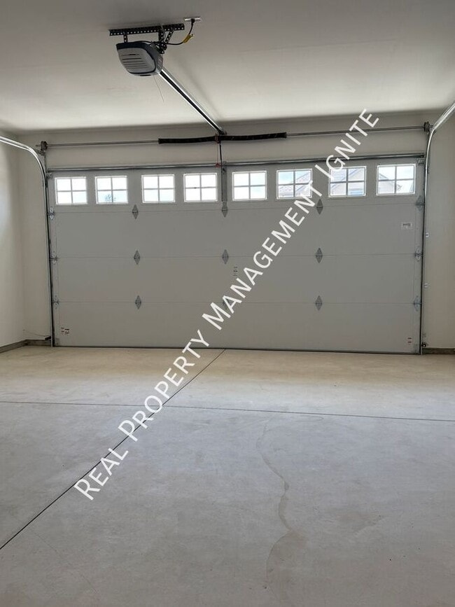 Building Photo - 60948 SE Apollo Pl