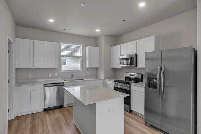 Building Photo - 702 Taylor Dr