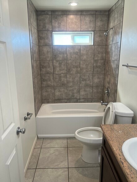 Building Photo - 1176 Menta Ct