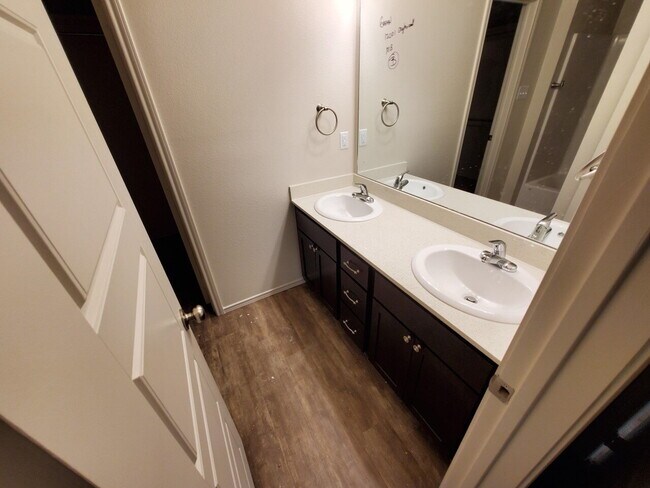 Building Photo - 6, 9 or 12 month Lease! Cooper Schools/ So...