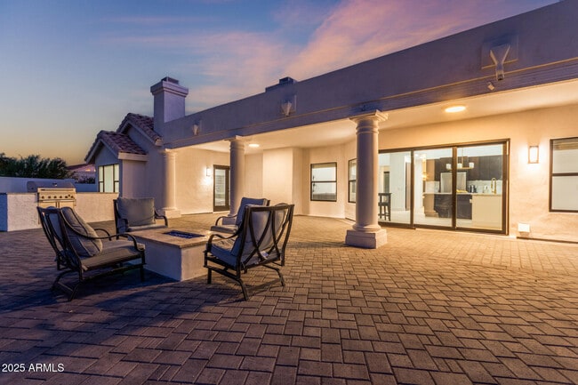 Building Photo - 8156 E Questa Rd