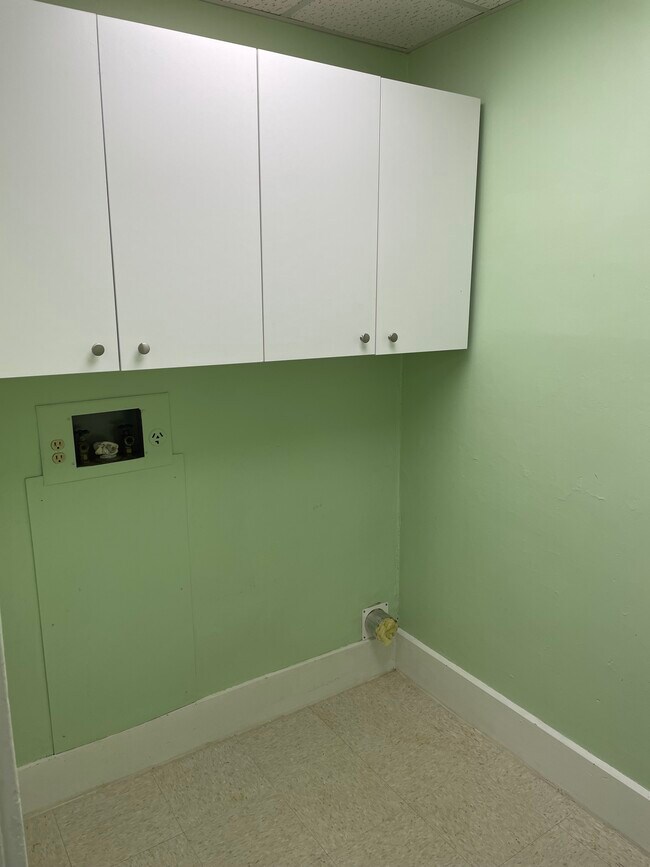 Utility with washer & dryer hookup - 661 N Washington St