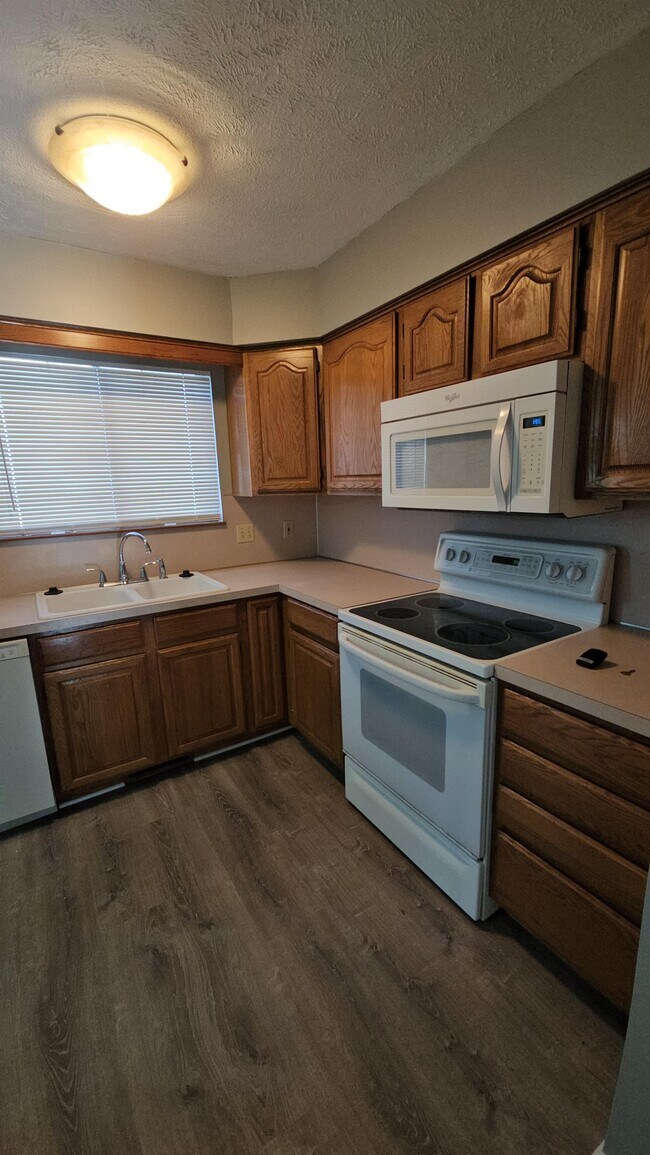 Building Photo - 10218 Weir St