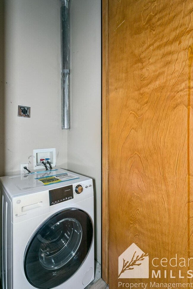 Building Photo - Lofts at St. Francis! 2 bed/2 bath for rent