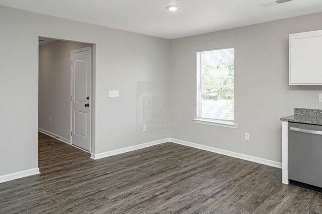 Building Photo - $1650! Beautiful 3Bed 2Bath in newly built Woodland Circle! Tour today