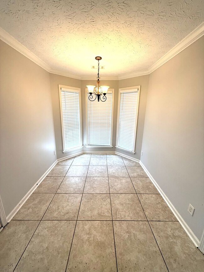 Building Photo - ** 3 Bed 2 Bath located in Ryan Ridge ** Call 334-366-9198 to schedule a self tour