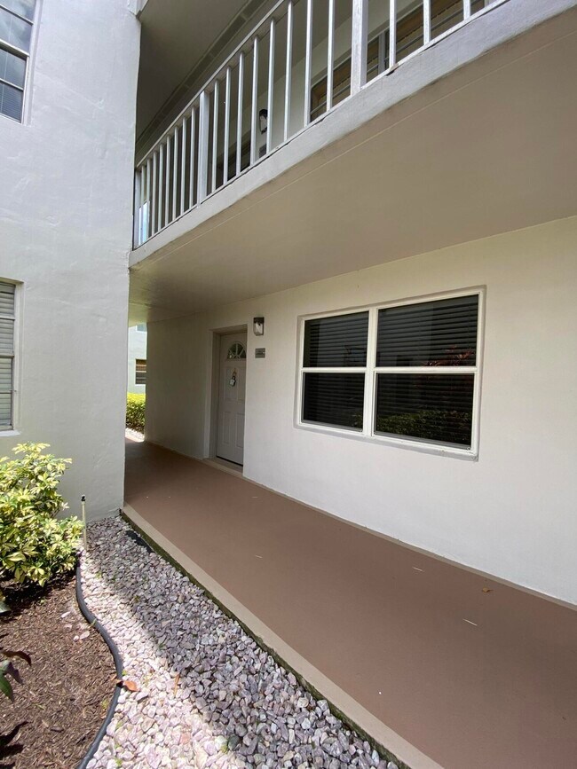 Building Photo - 148 Normandy Ln