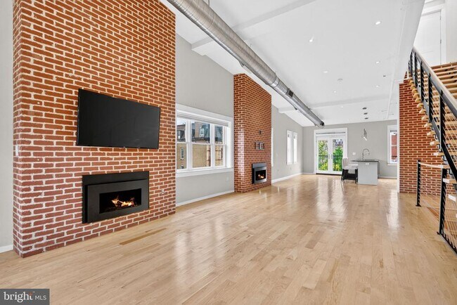 Building Photo - 1620 15th St NW