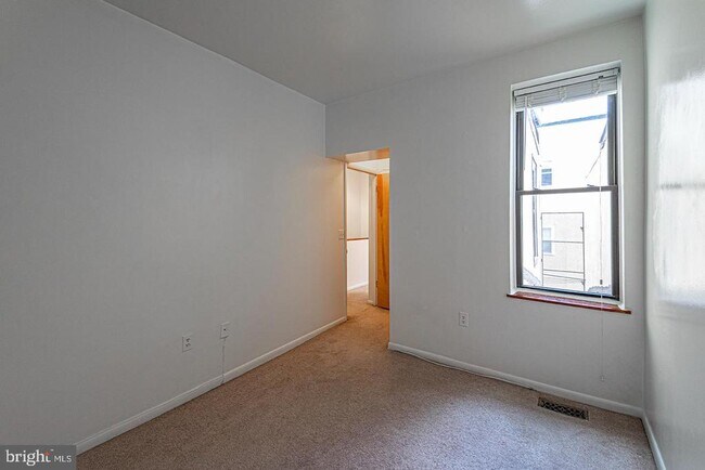 Building Photo - 619 S 19th St