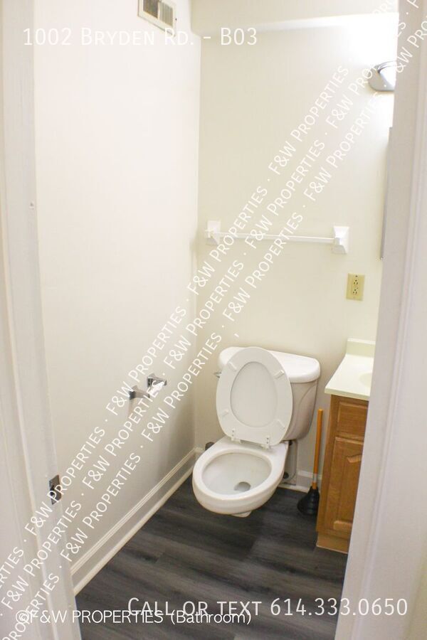 Building Photo - 1002 Bryden Rd