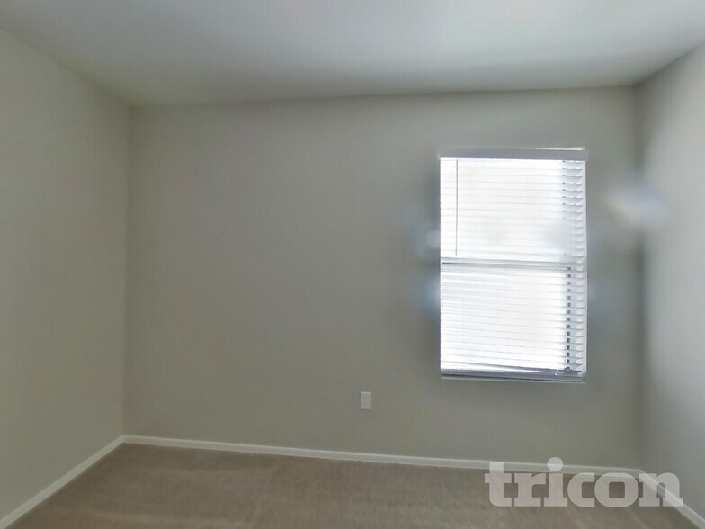 Building Photo - 3921 W Irwin Ave