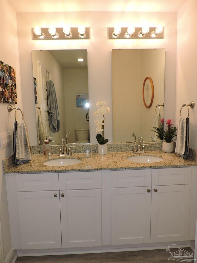 Building Photo - 7170 Village Ln