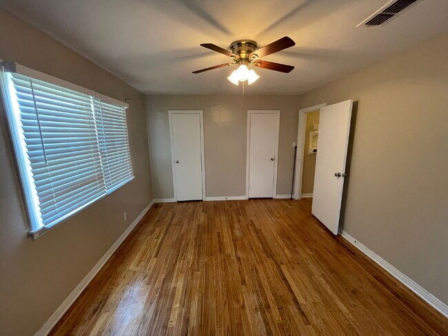 Building Photo - BEAUTIFUL HOUSE NEAR MEDICAL AND TTU