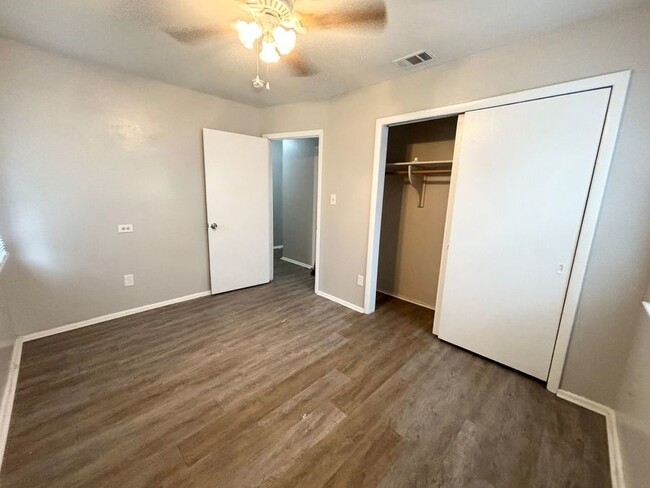 Building Photo - 413 Freestone Dr