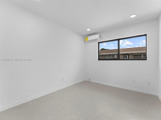 Building Photo - 1368 W 29th St